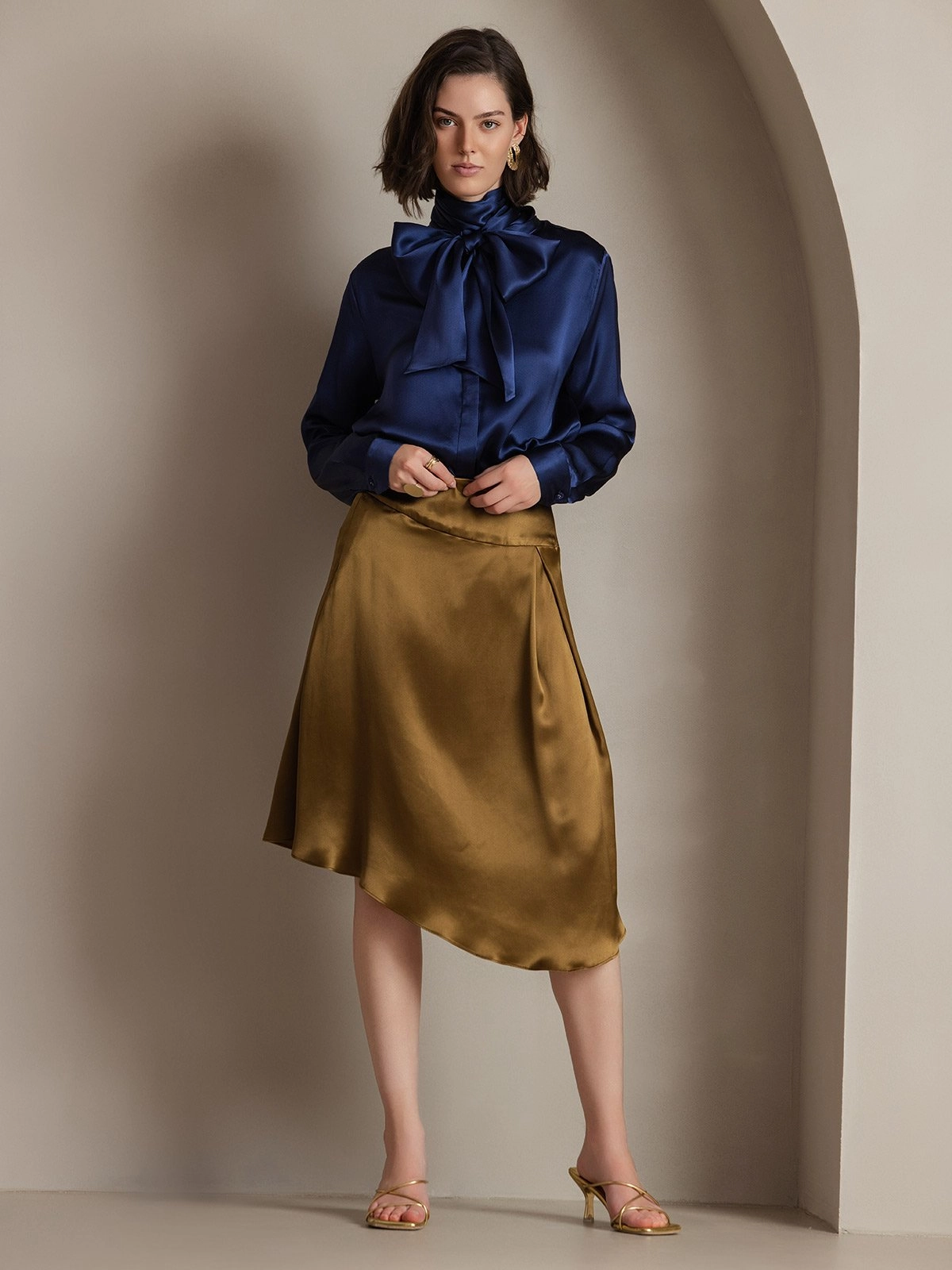 19 Momme Silk Fashionable Tie Neck Shirt