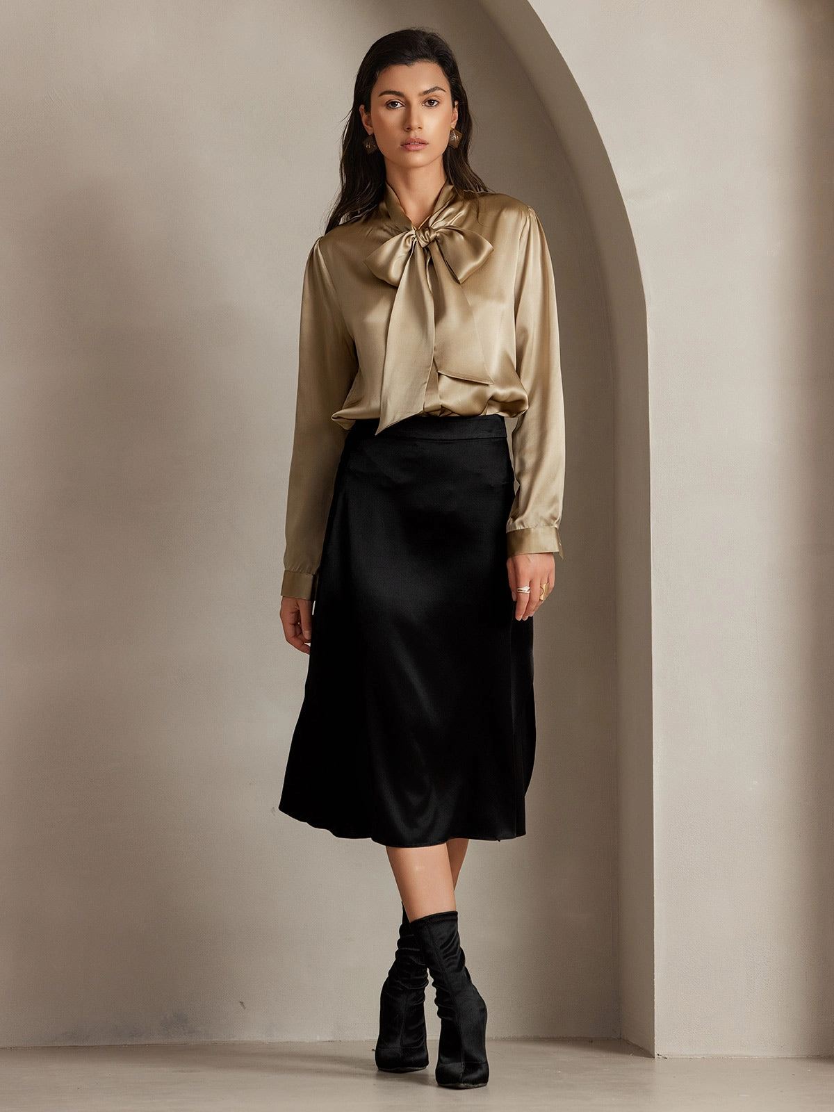 19 Momme Silk Tie Neck Long-sleeved Shirt