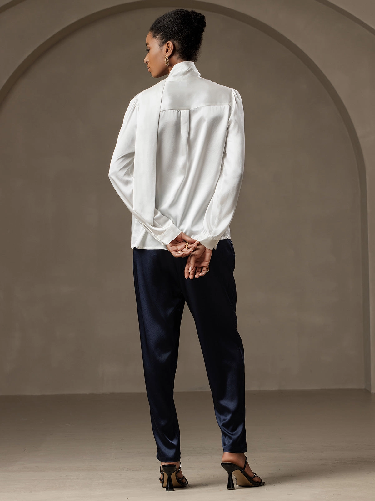 19 Momme Silk Tie Neck Long-sleeved Shirt