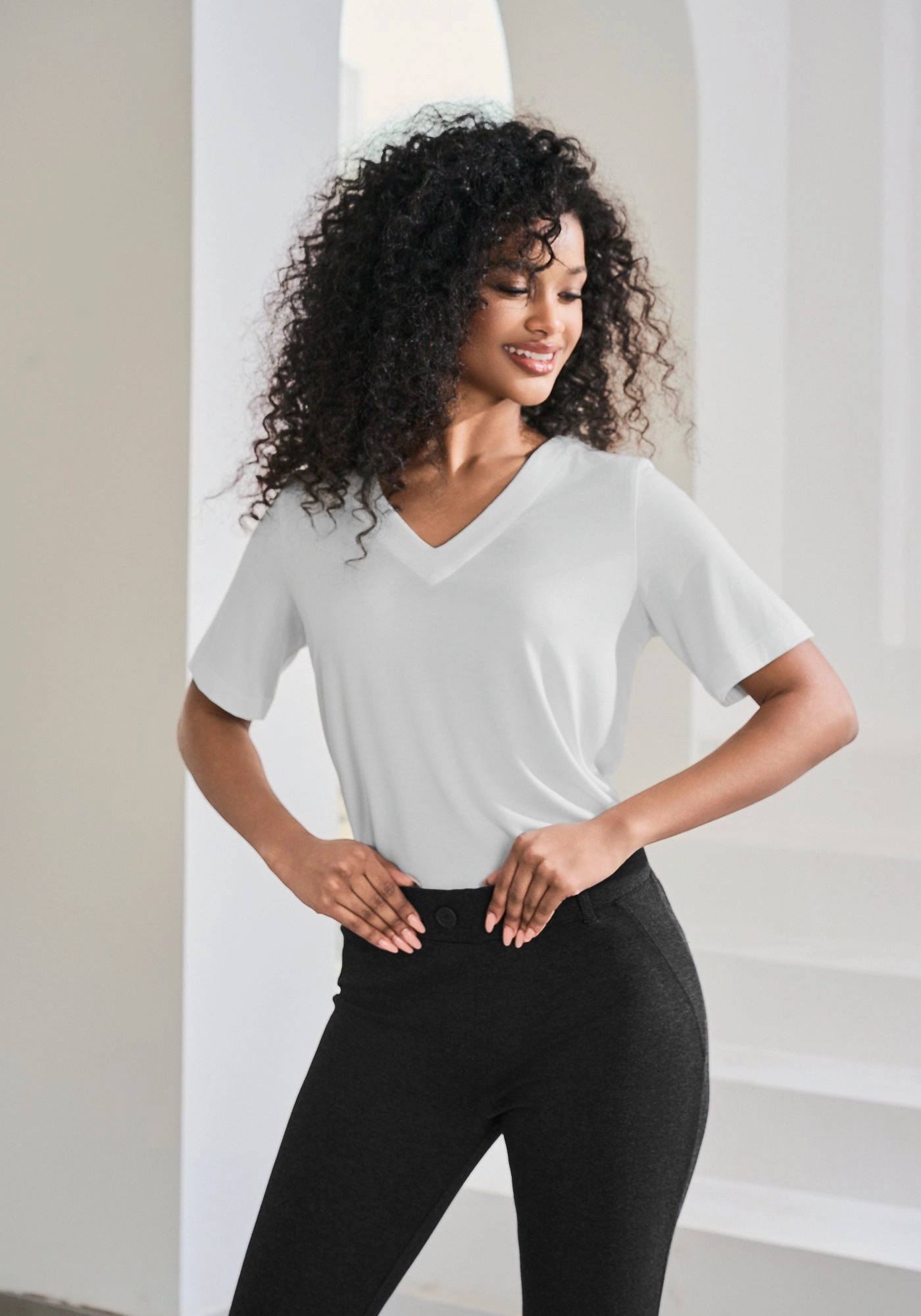 Essential V-Neck Short Sleeve (White)