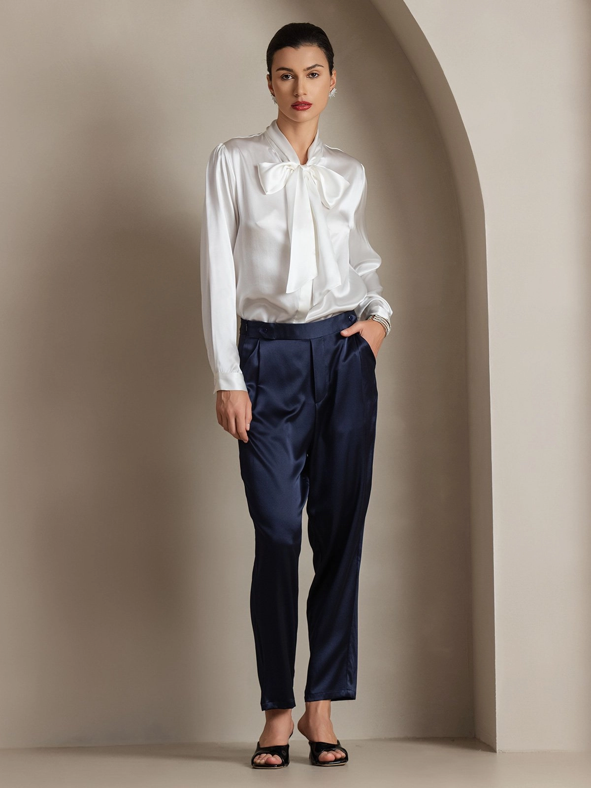 Women's 19 Momme Silk Elegant Tie Neck Long-sleeved Shirt