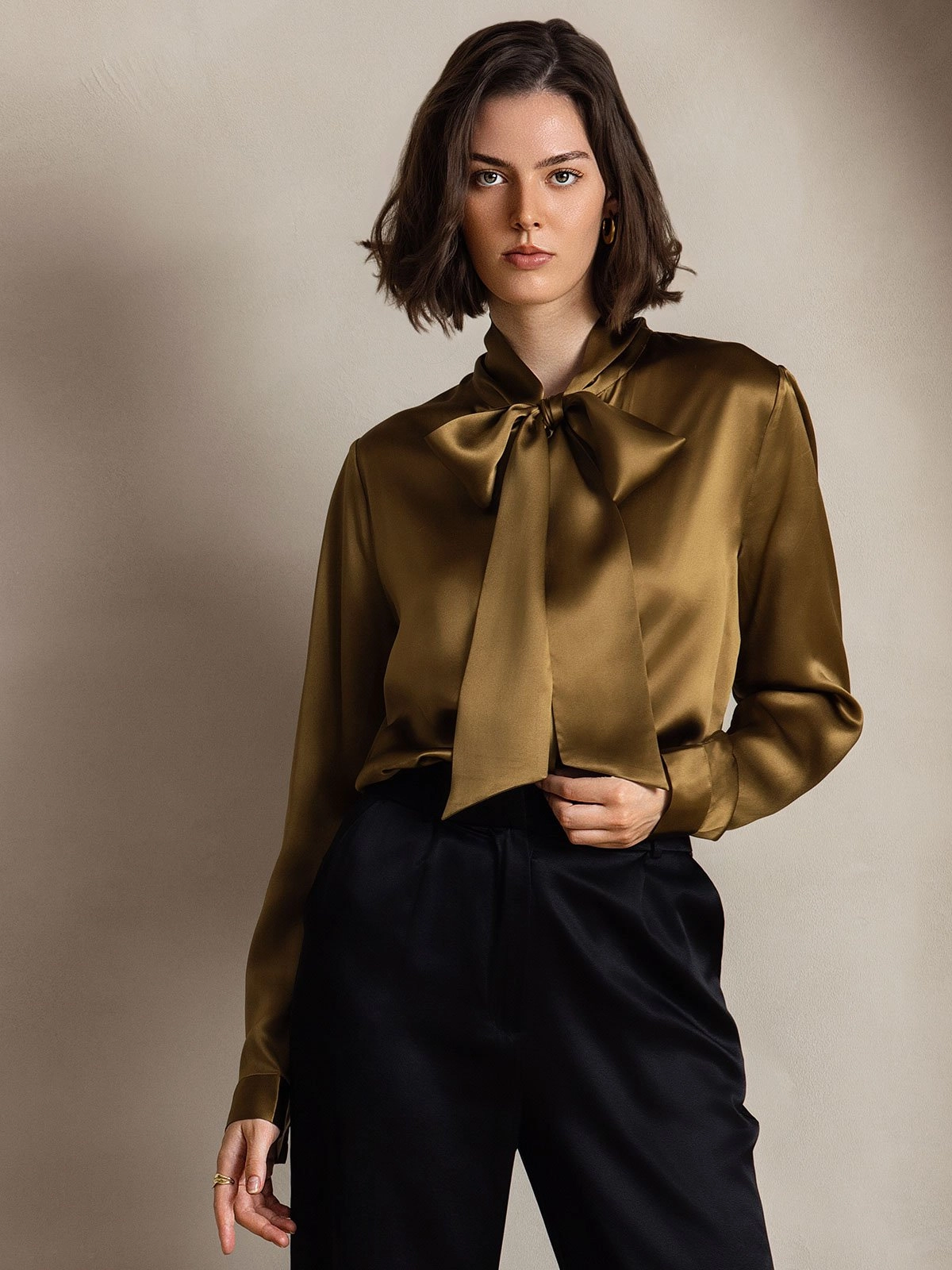 Women's 19 Momme Silk Elegant Tie Neck Long-sleeved Shirt