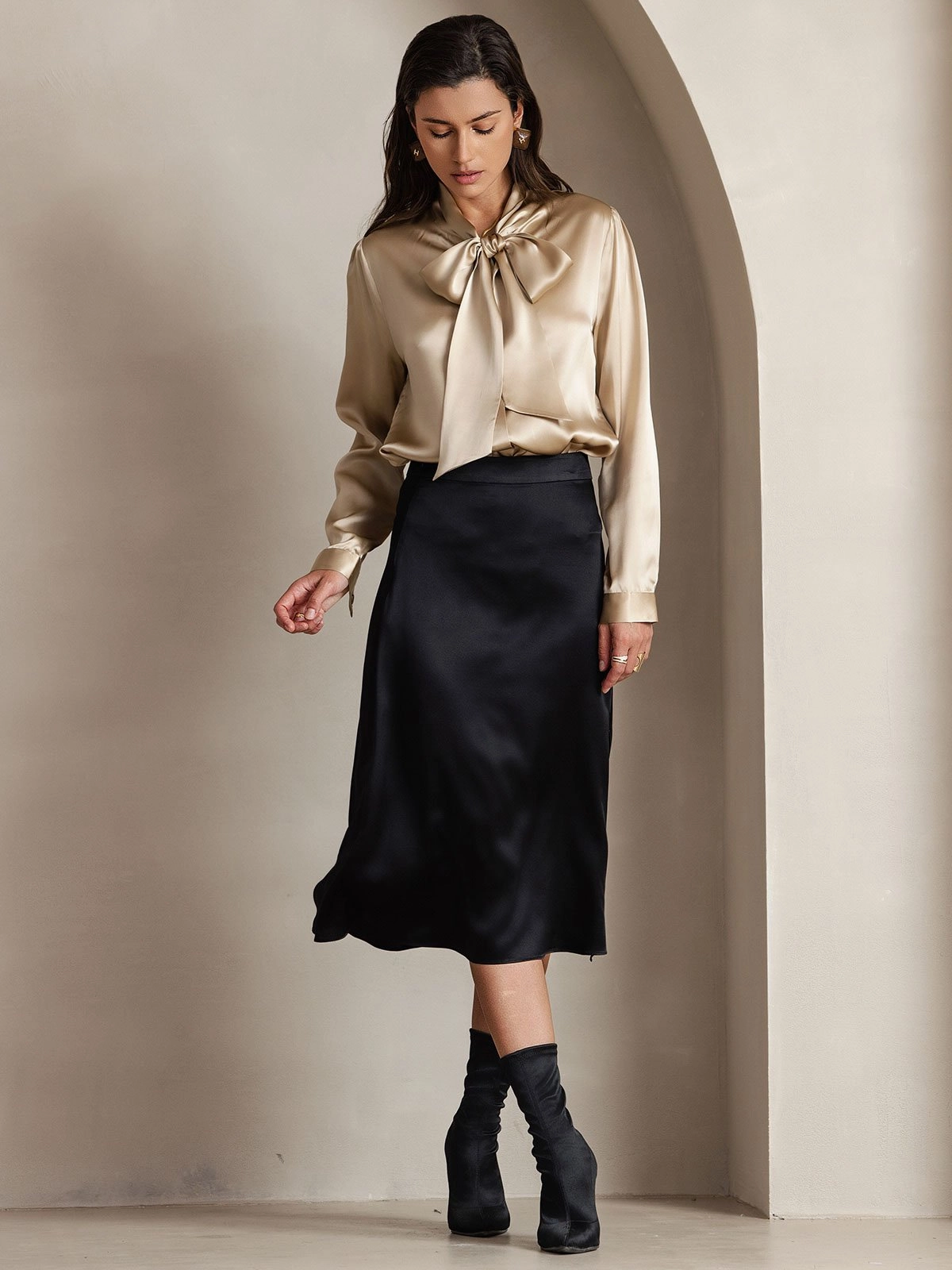 Women's 19 Momme Silk Elegant Tie Neck Long-sleeved Shirt