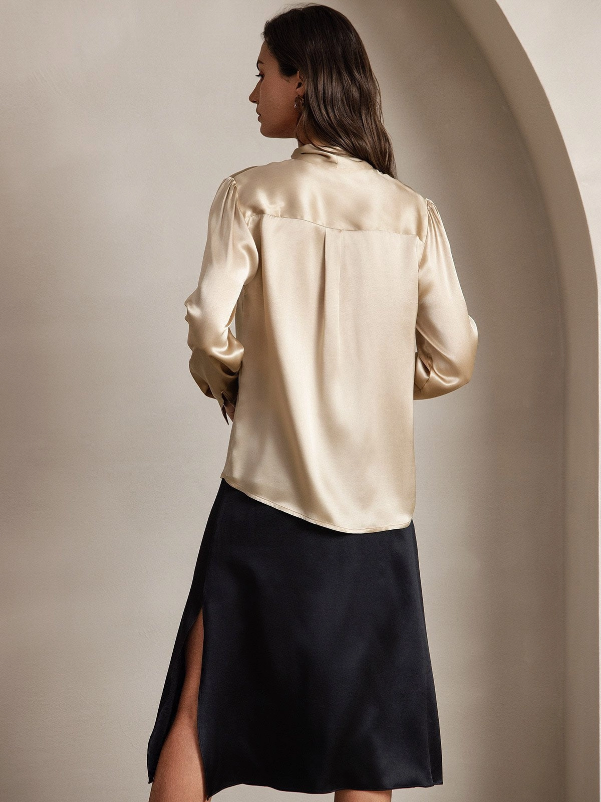 Women's 19 Momme Silk Elegant Tie Neck Long-sleeved Shirt