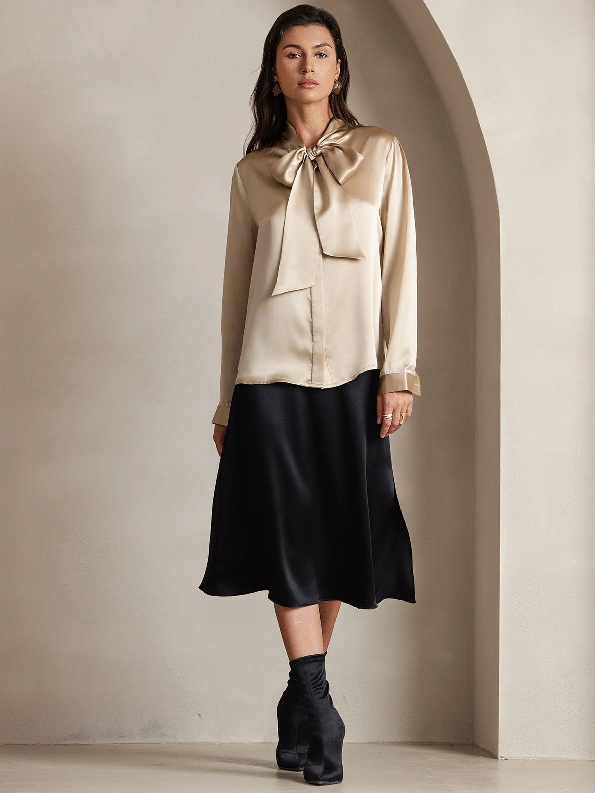 Women's 19 Momme Silk Elegant Tie Neck Long-sleeved Shirt