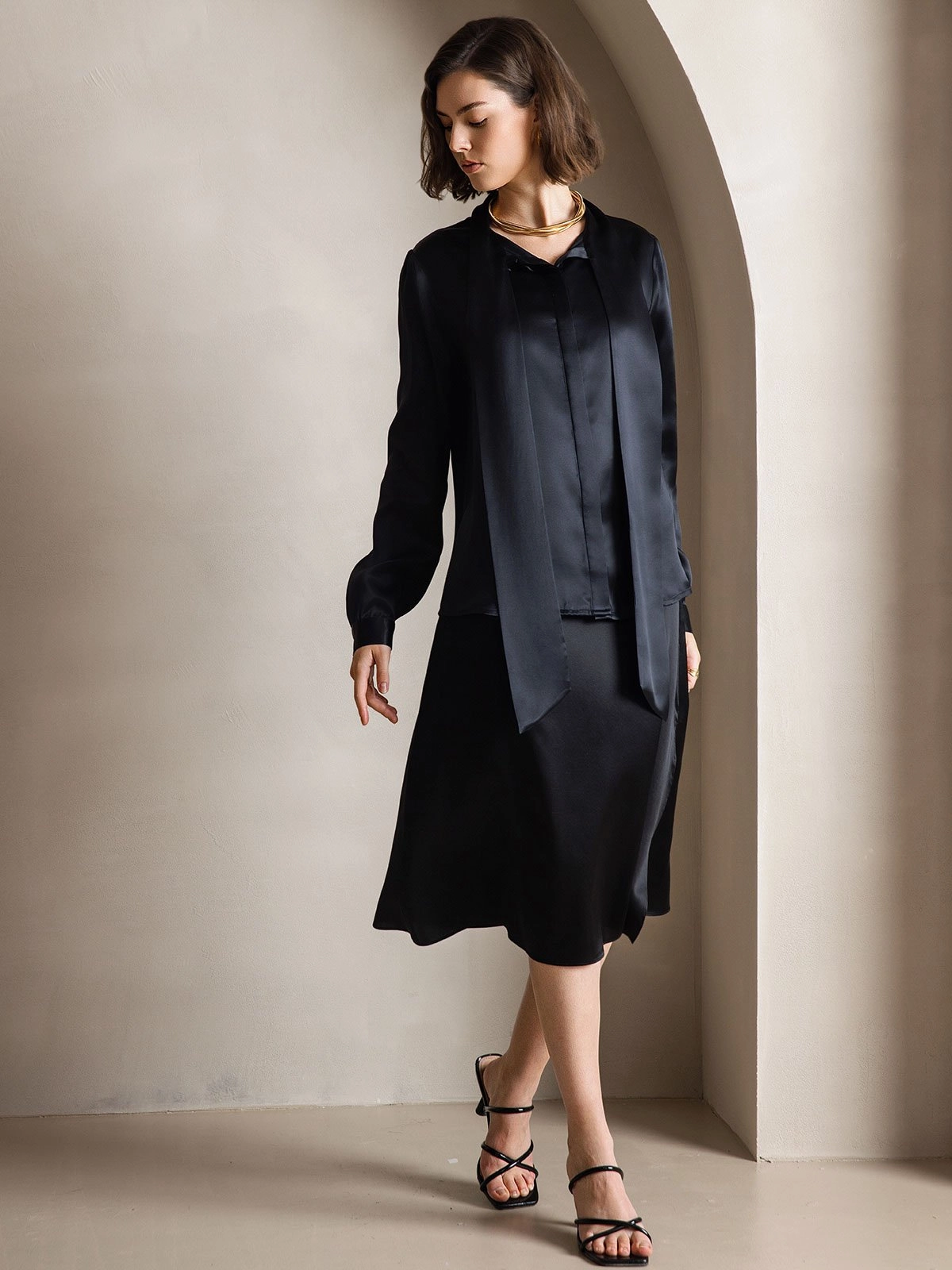 Women's 19 Momme Silk Elegant Tie Neck Long-sleeved Shirt