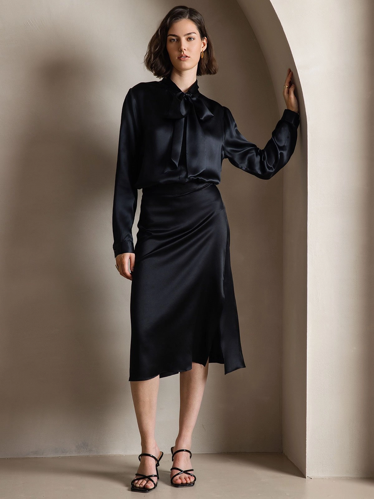 Women's 19 Momme Silk Elegant Tie Neck Long-sleeved Shirt