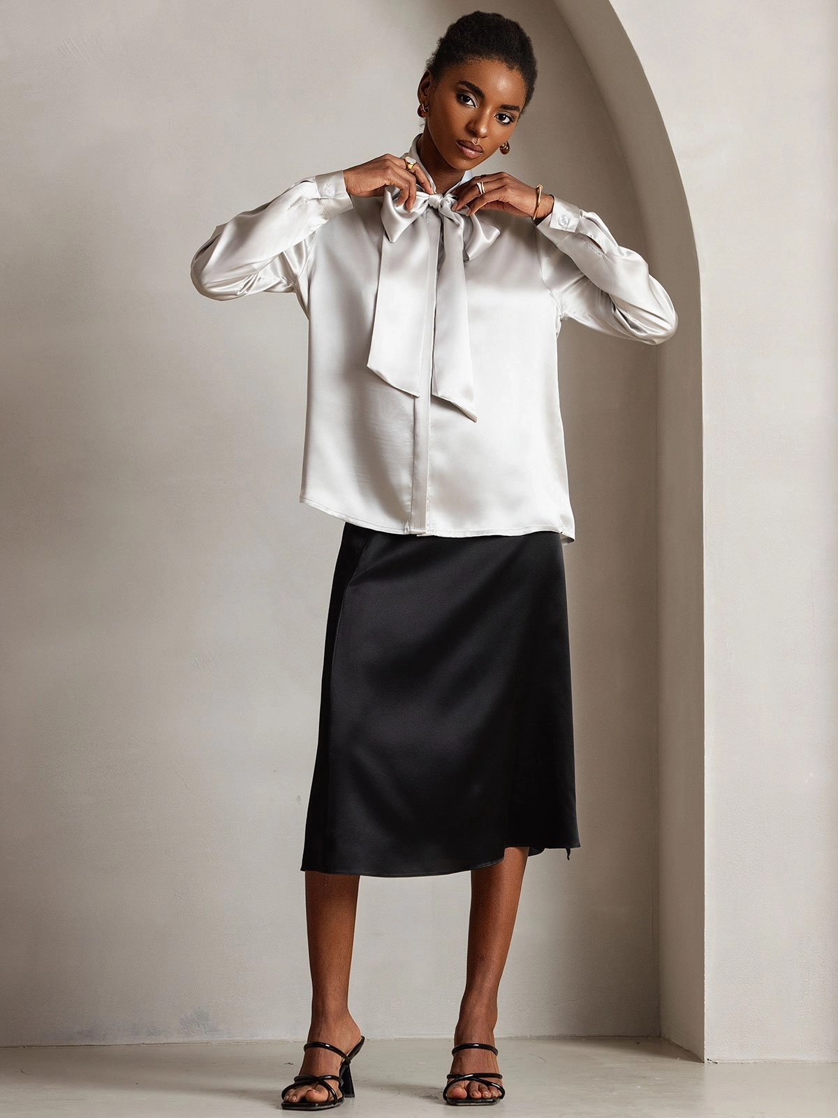 Women's 19 Momme Silk Elegant Tie Neck Long-sleeved Shirt