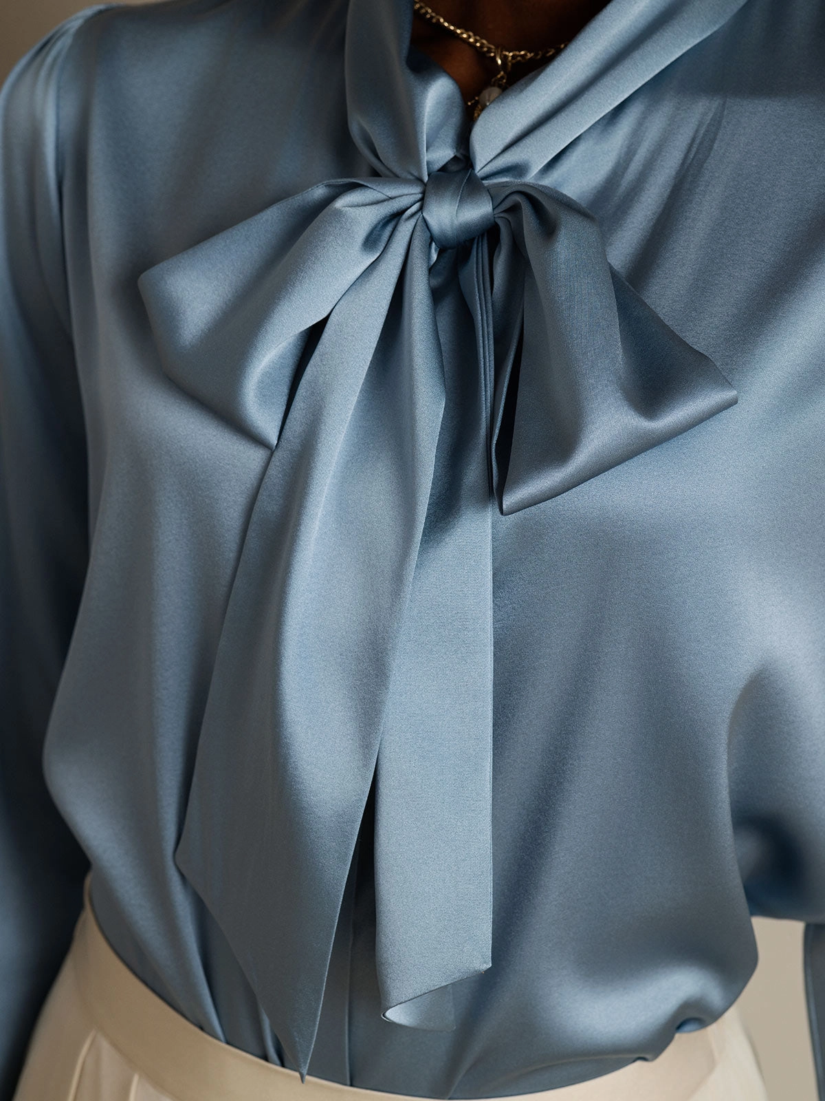 Women's 19 Momme Silk Elegant Tie Neck Long-sleeved Shirt