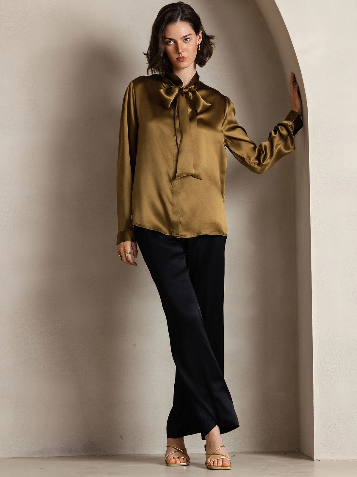 Women's 19 Momme Silk Elegant Tie Neck Long-sleeved Shirt