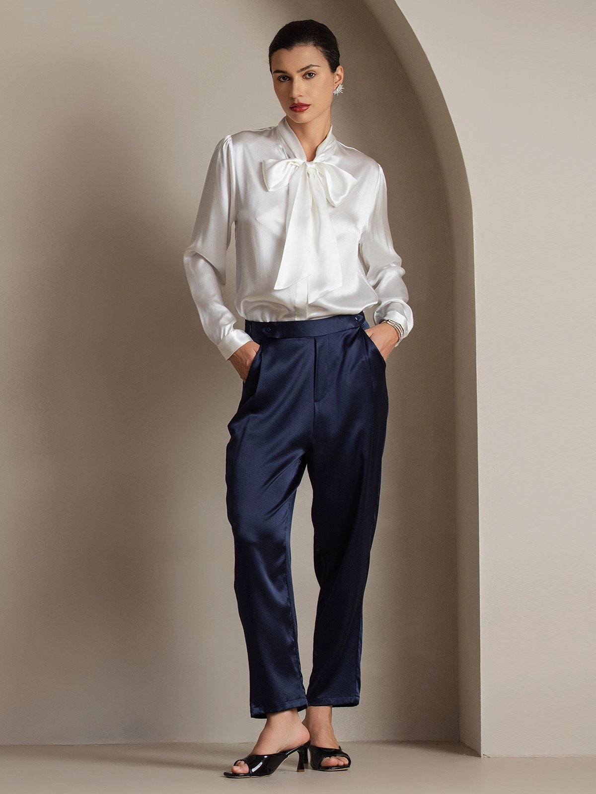 Women's 19 Momme Silk Elegant Tie Neck Long-sleeved Shirt