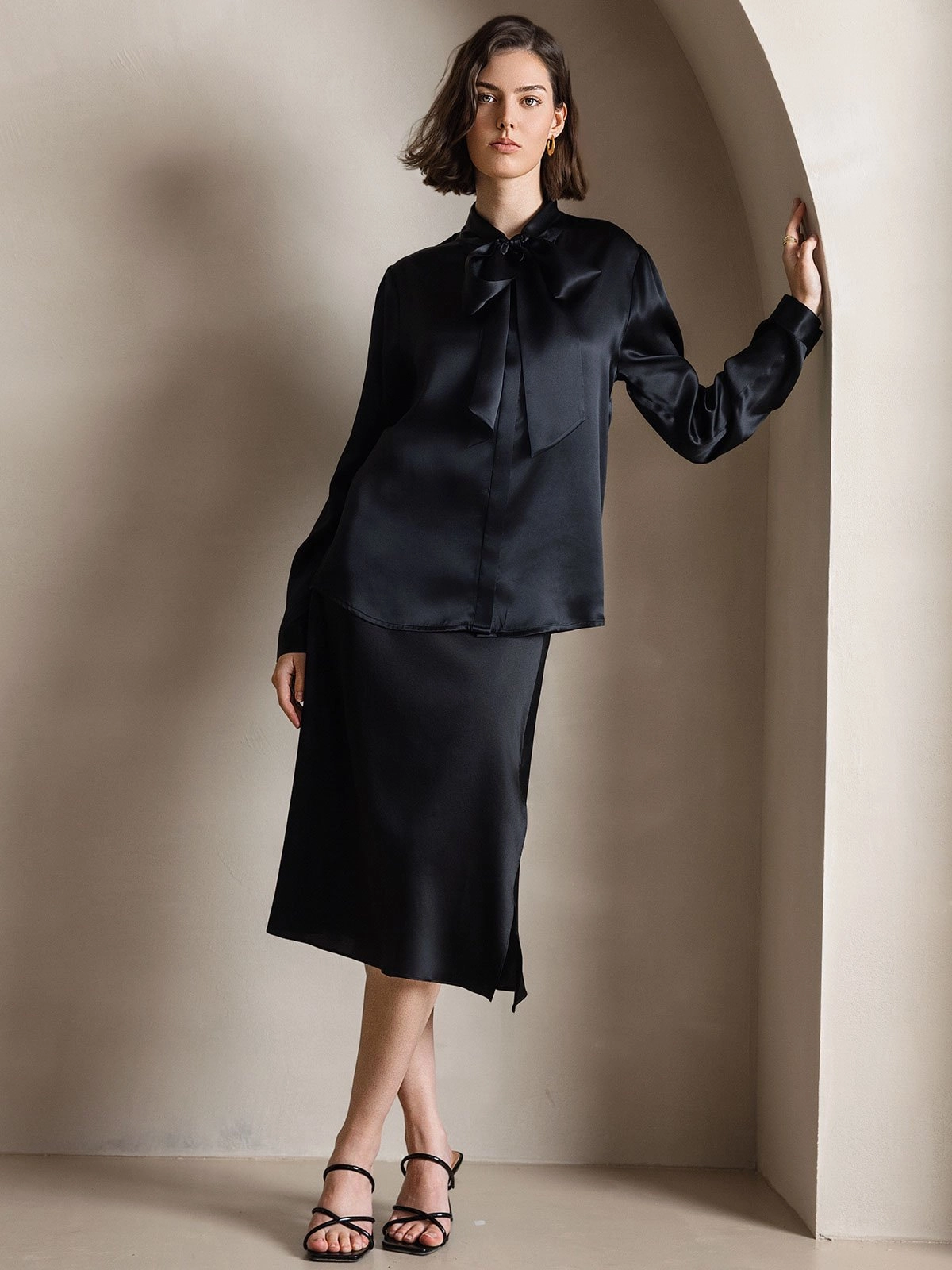 Women's 19 Momme Silk Elegant Tie Neck Long-sleeved Shirt
