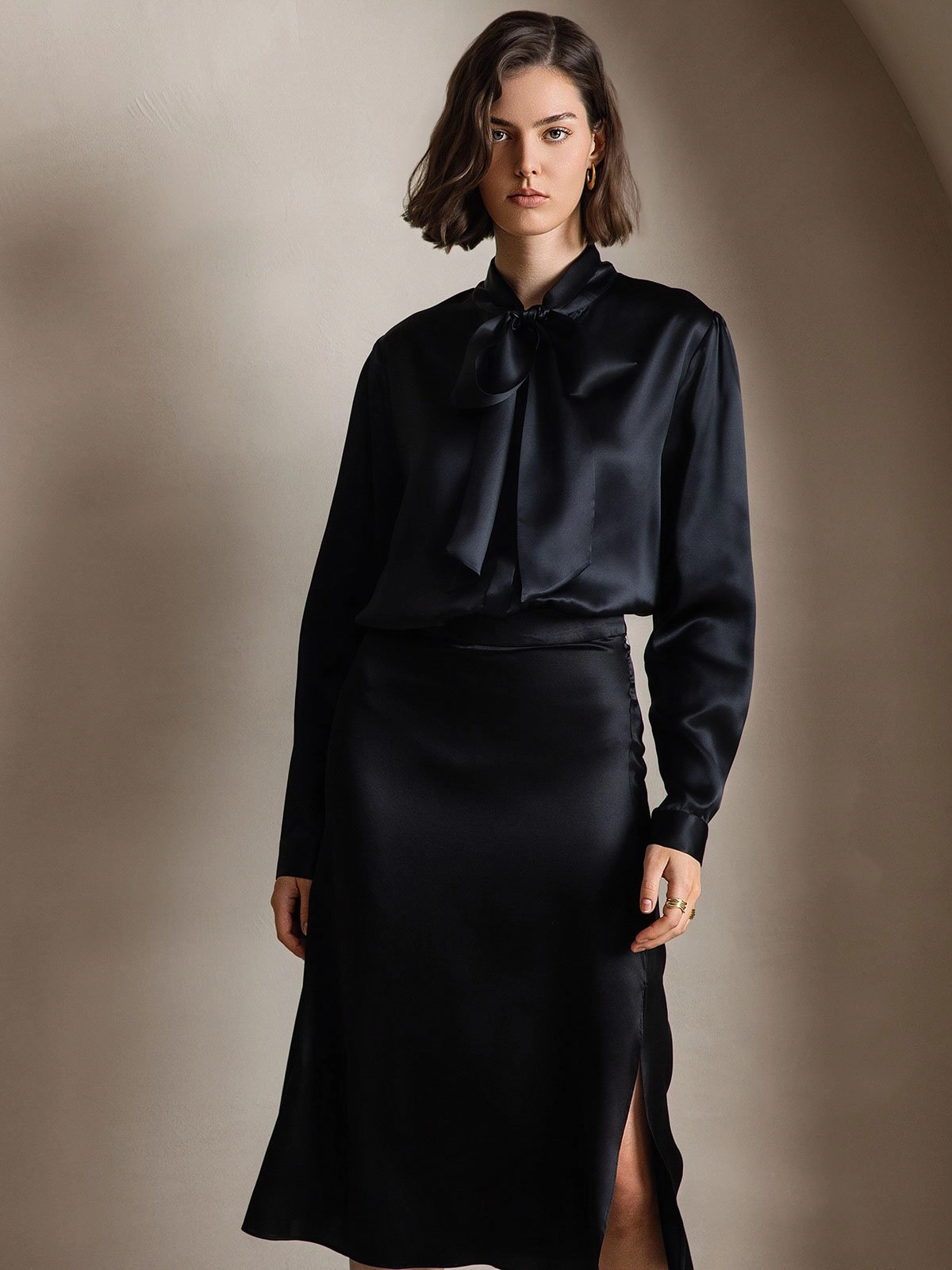 Women's 19 Momme Silk Elegant Tie Neck Long-sleeved Shirt