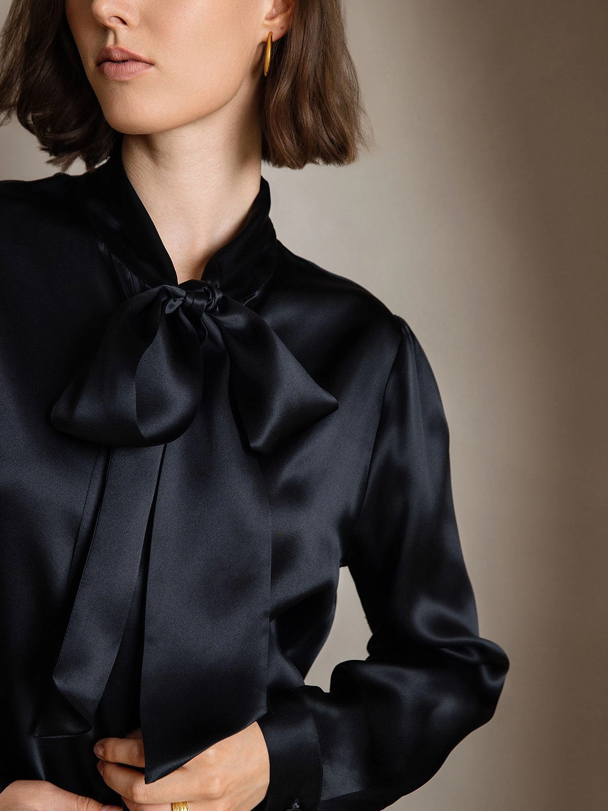Women's 19 Momme Silk Elegant Tie Neck Long-sleeved Shirt