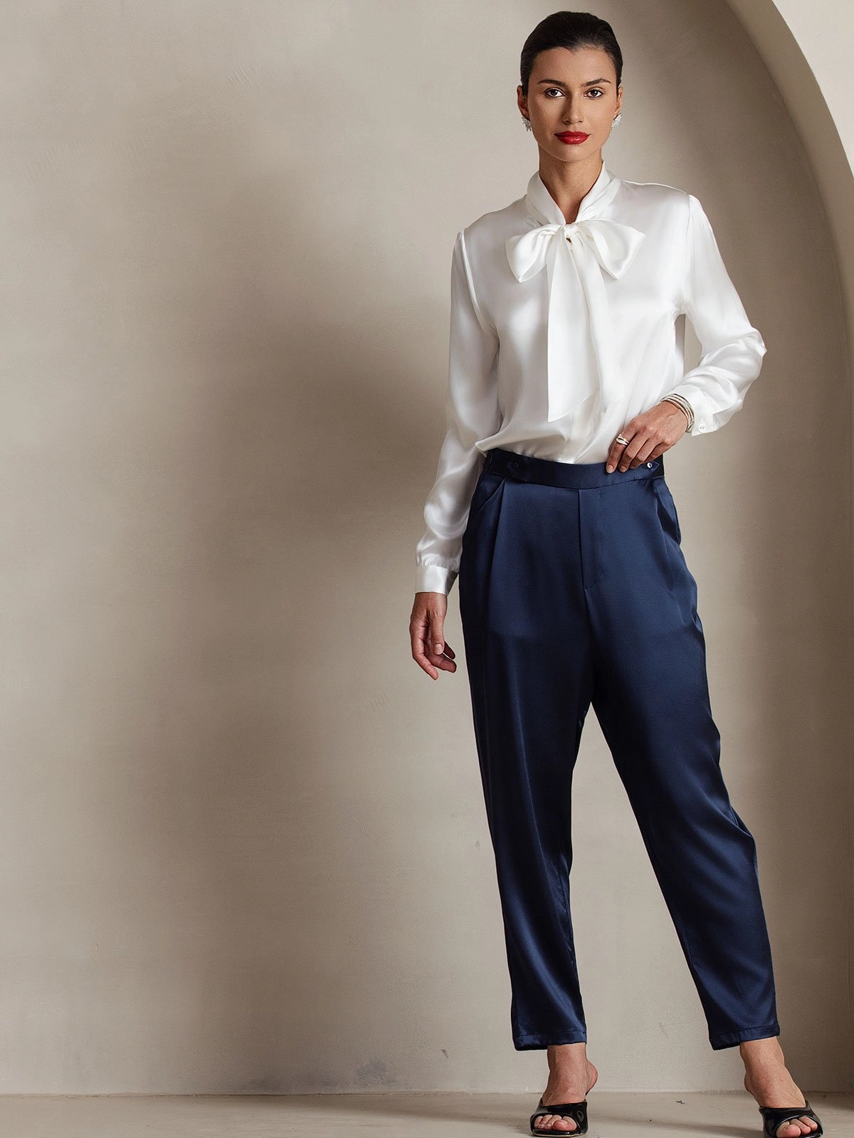 Women's 19 Momme Silk Elegant Tie Neck Long-sleeved Shirt
