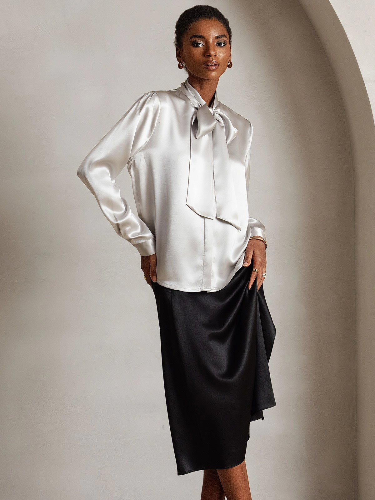 Women's 19 Momme Silk Elegant Tie Neck Long-sleeved Shirt