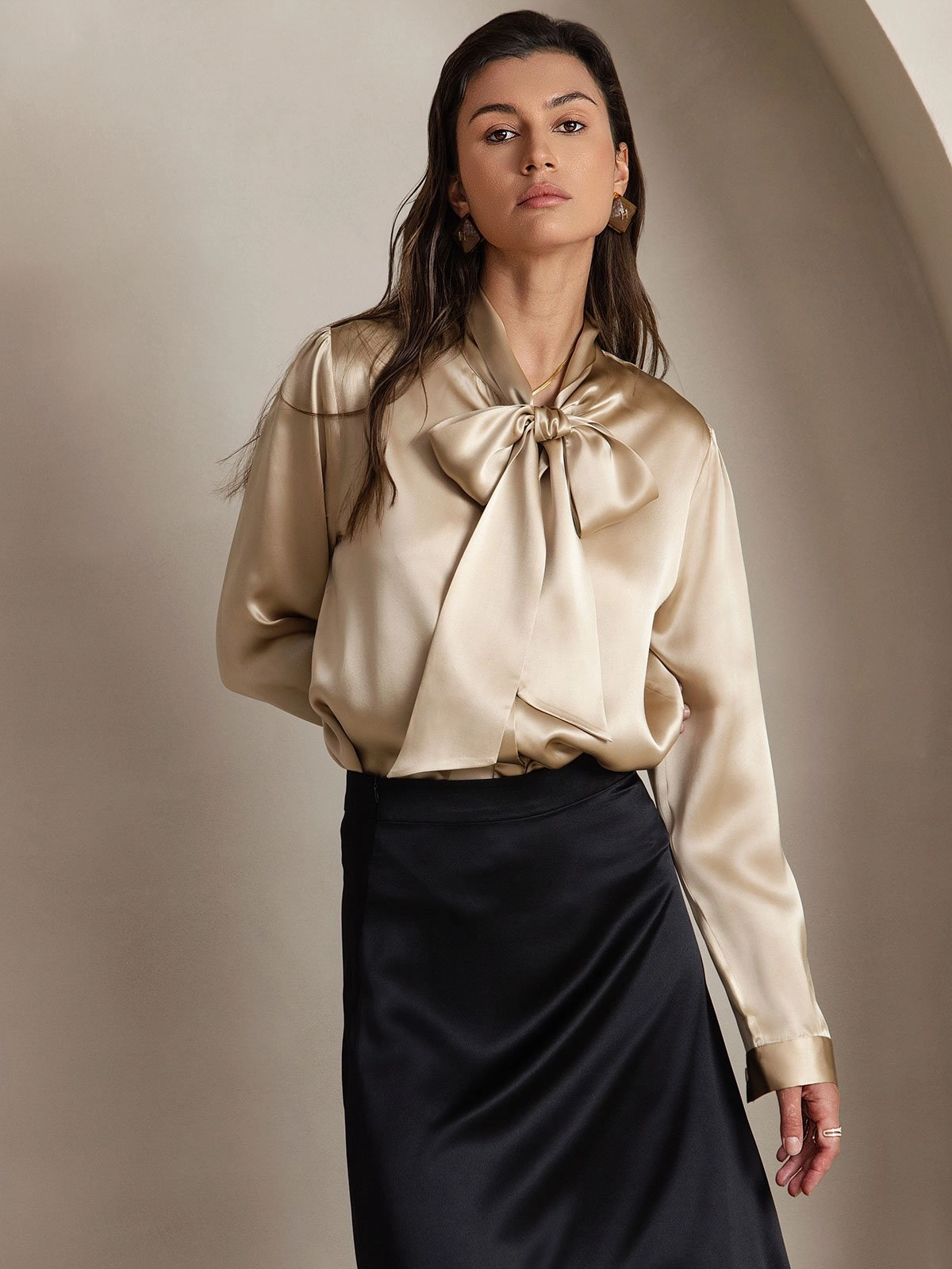Women's 19 Momme Silk Elegant Tie Neck Long-sleeved Shirt